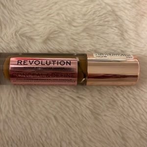 Makeup Revolution conceal and define in shade 13.7